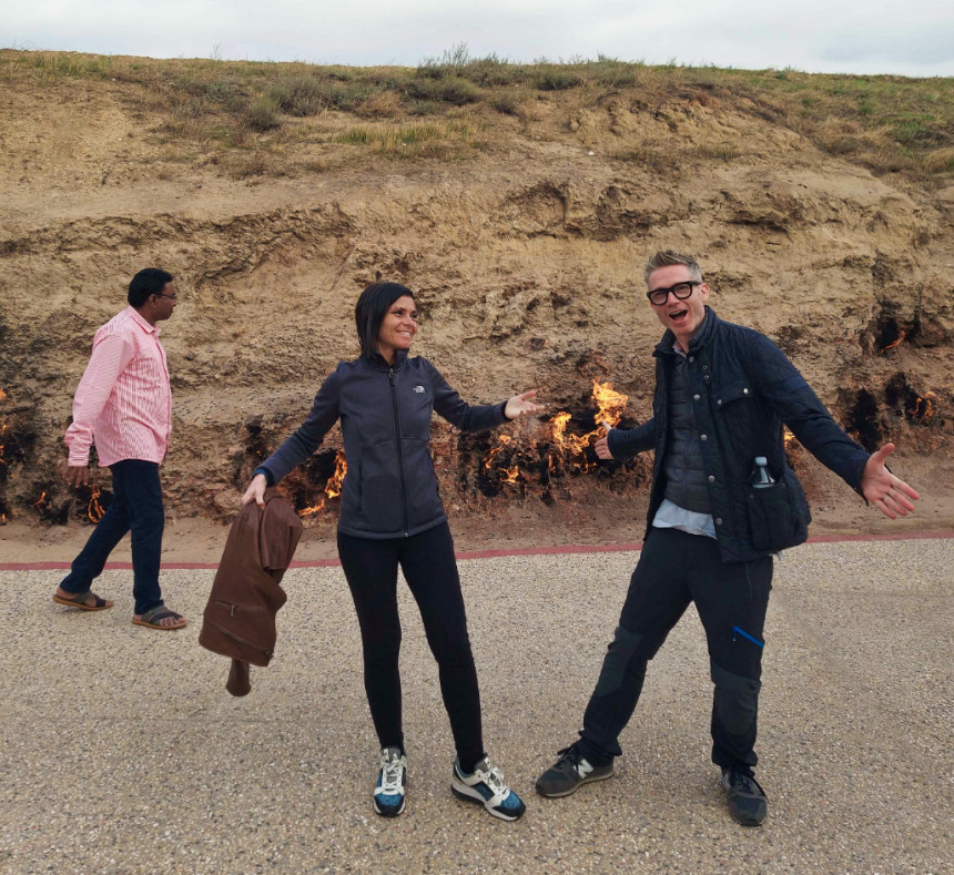 baku guests at burning mountain yanar dag